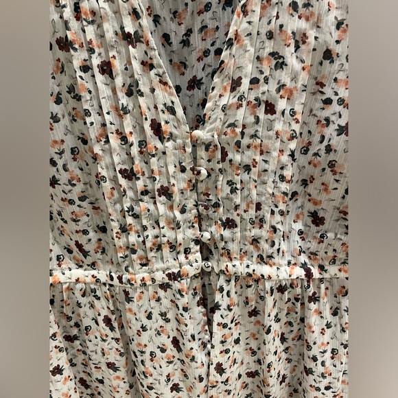 Beautiful Woman’s Sheer Duster by Torrid Size 0 (equivalent to size 12) - Picture 5 of 9